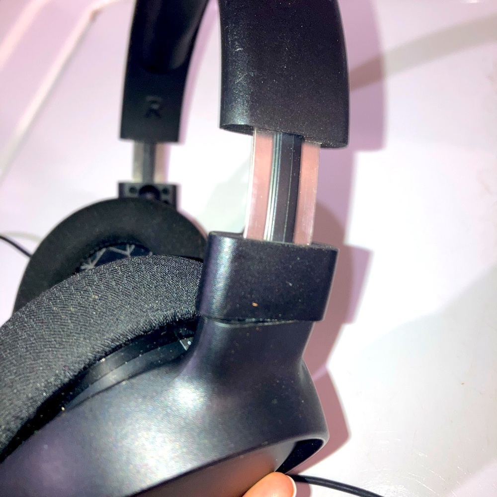 Brand new never been worn steelseries head set for gaming. Has built in mic!